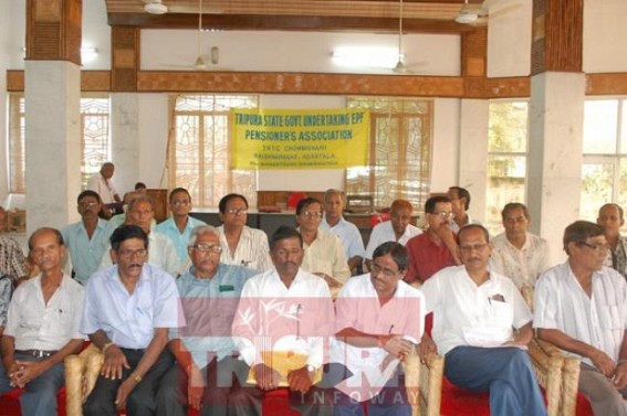 EPF pensionerâ€™s association calls for mass demonstration on July 3rd in front of CMâ€™s residence, association member held press meet at TRTC complex